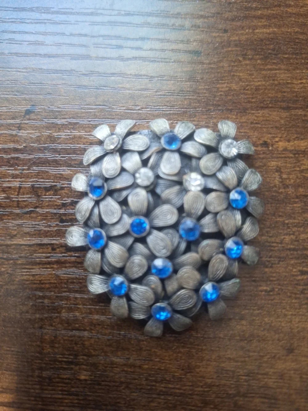Stunning Vintage 1950's Ornate Brassy Tone Blue Rhinestone Bouquet Scarf Clip 2" - Picture 2 of 4
